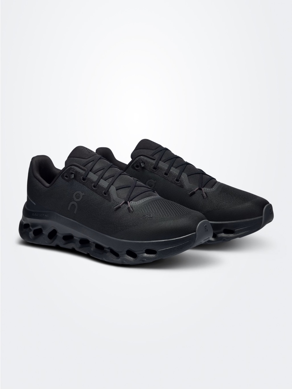 On Cloudtilt Eclipse Black /  Men’s 8.5 / All Black / Excellent Condition